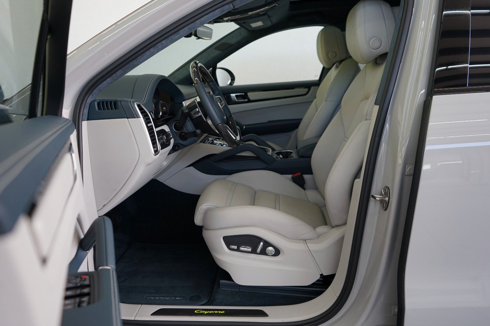 Porsche Cayenne Coupe E-Hybrid MY2021/NEW/KREIDE/1800km