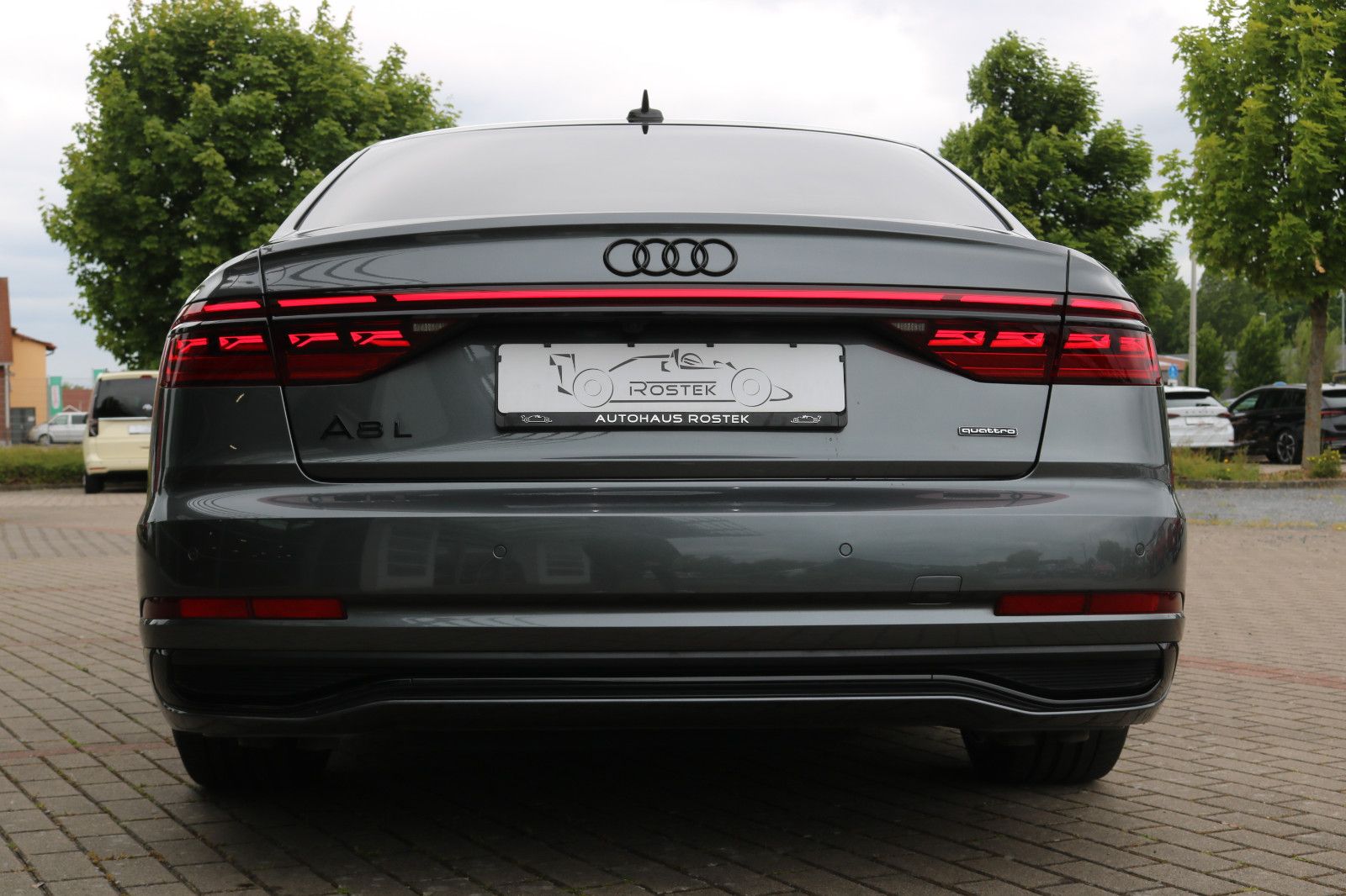 Audi A8 L 60 TFSI S line - Samsaru's Car Outlet