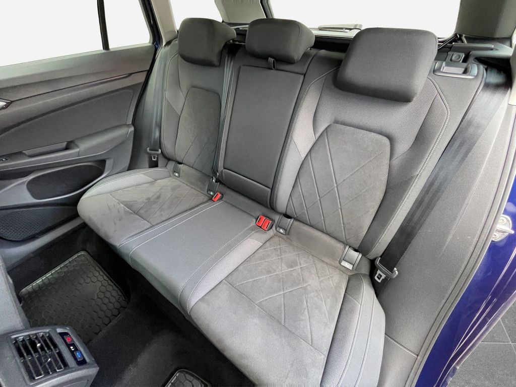 Volkswagen Golf VIII Variant 1.5 TSI Style - Samsaru's Car Outlet