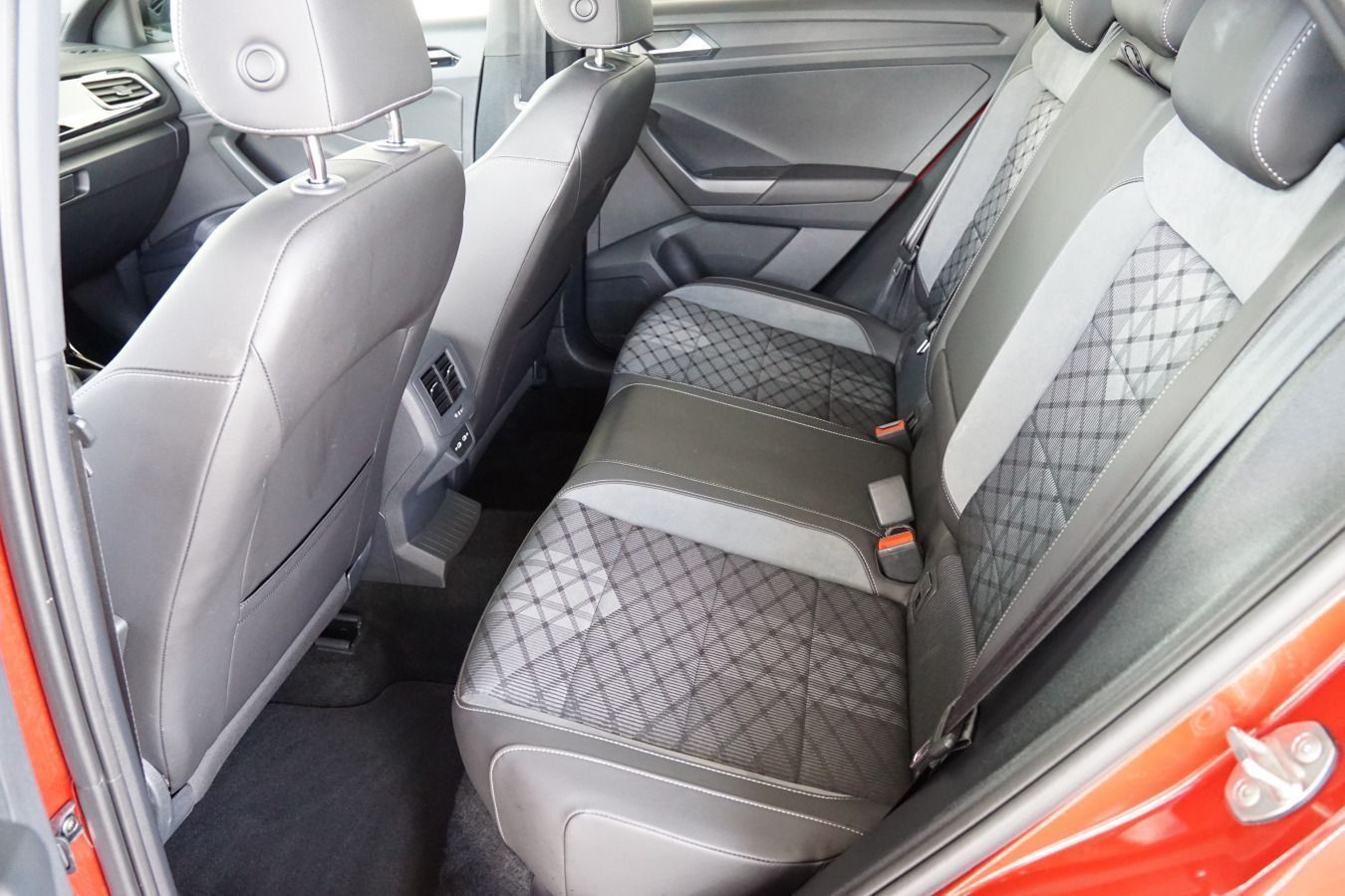 Volkswagen T-Roc R-Line 2.0 TSI DSG 4MOTION - Samsaru's Car Outlet