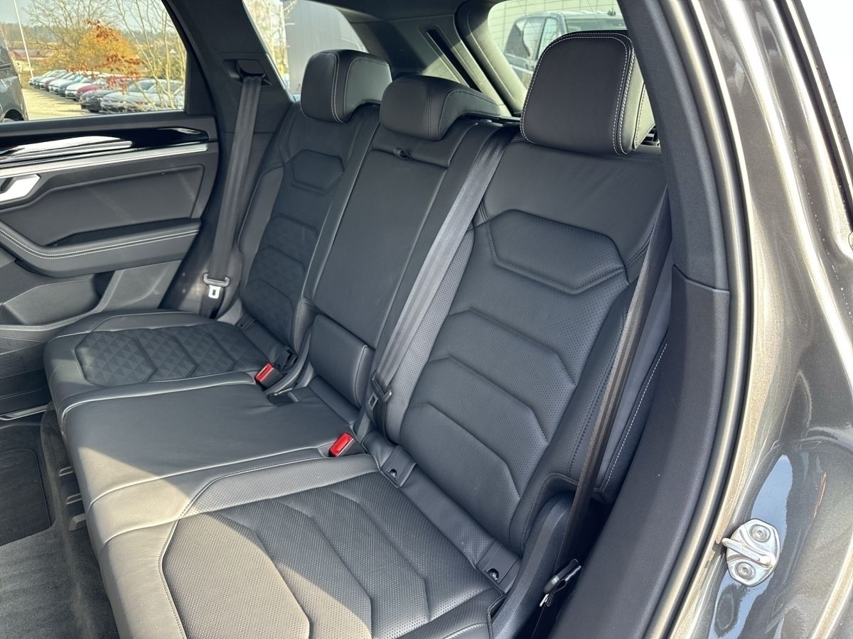 Volkswagen Touareg TDi Allradlenkung - Samsaru's Car Outlet