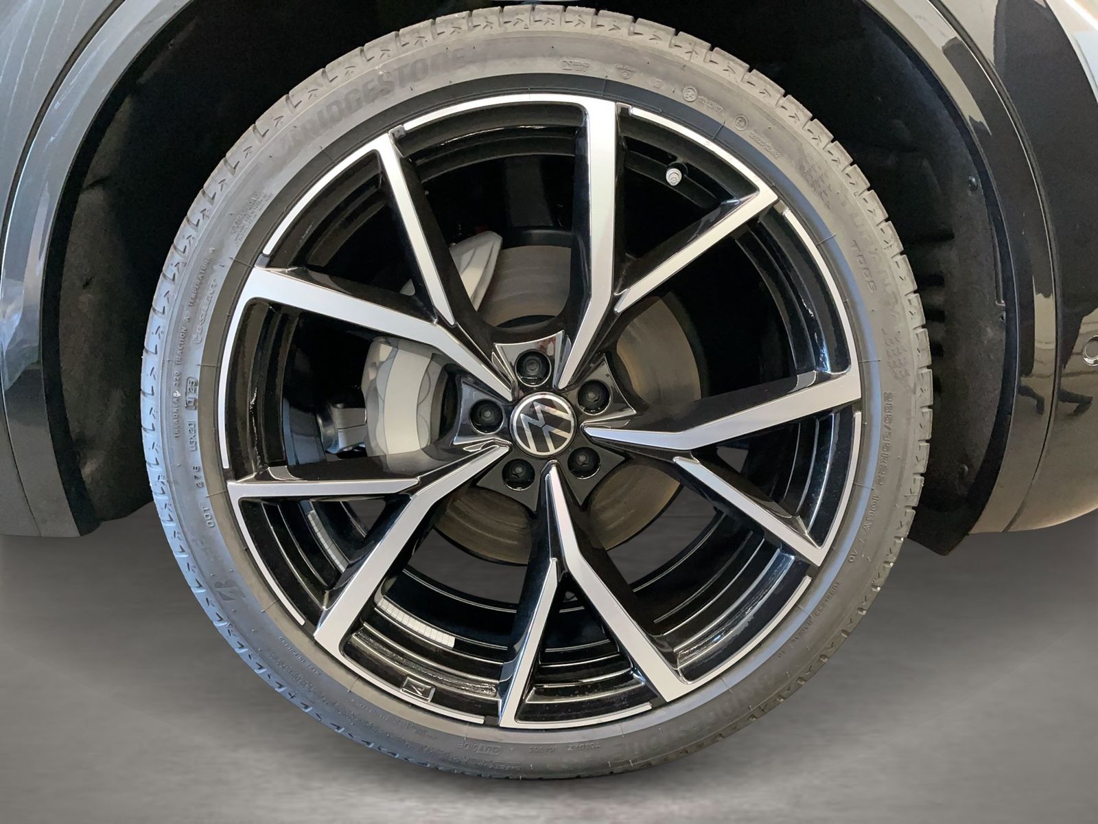 Volkswagen Touareg R-Line 3.0 V6 TDI 4Motion NP: 123740,-