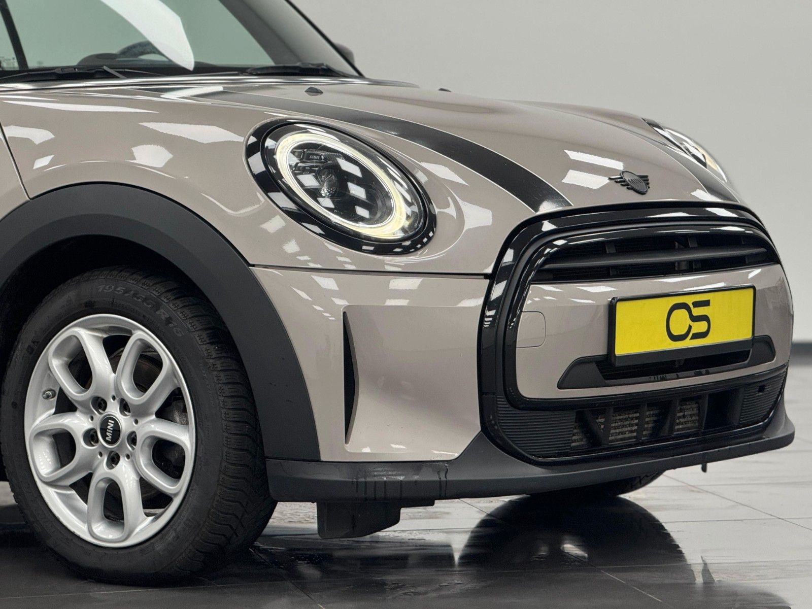 MINI Cabrio Cooper - Samsaru's Car Outlet