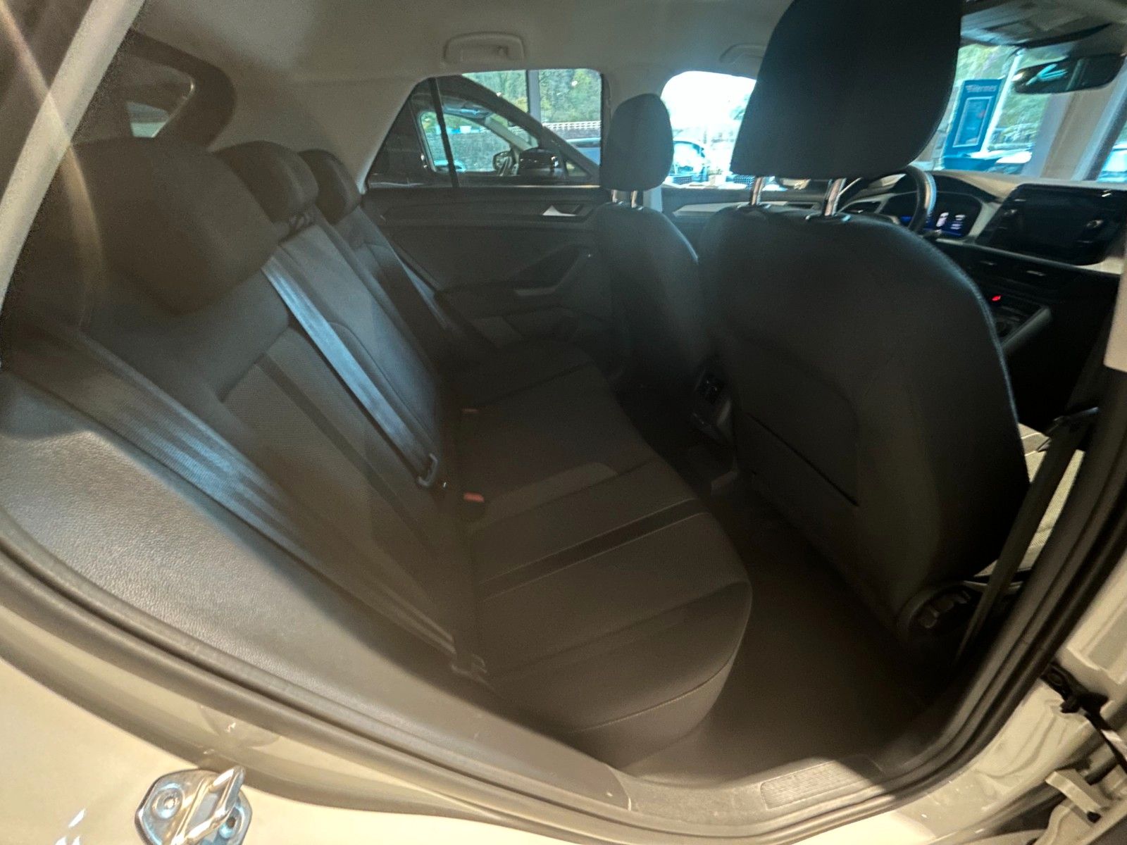 Volkswagen T-ROC Life - Samsaru's Car Outlet