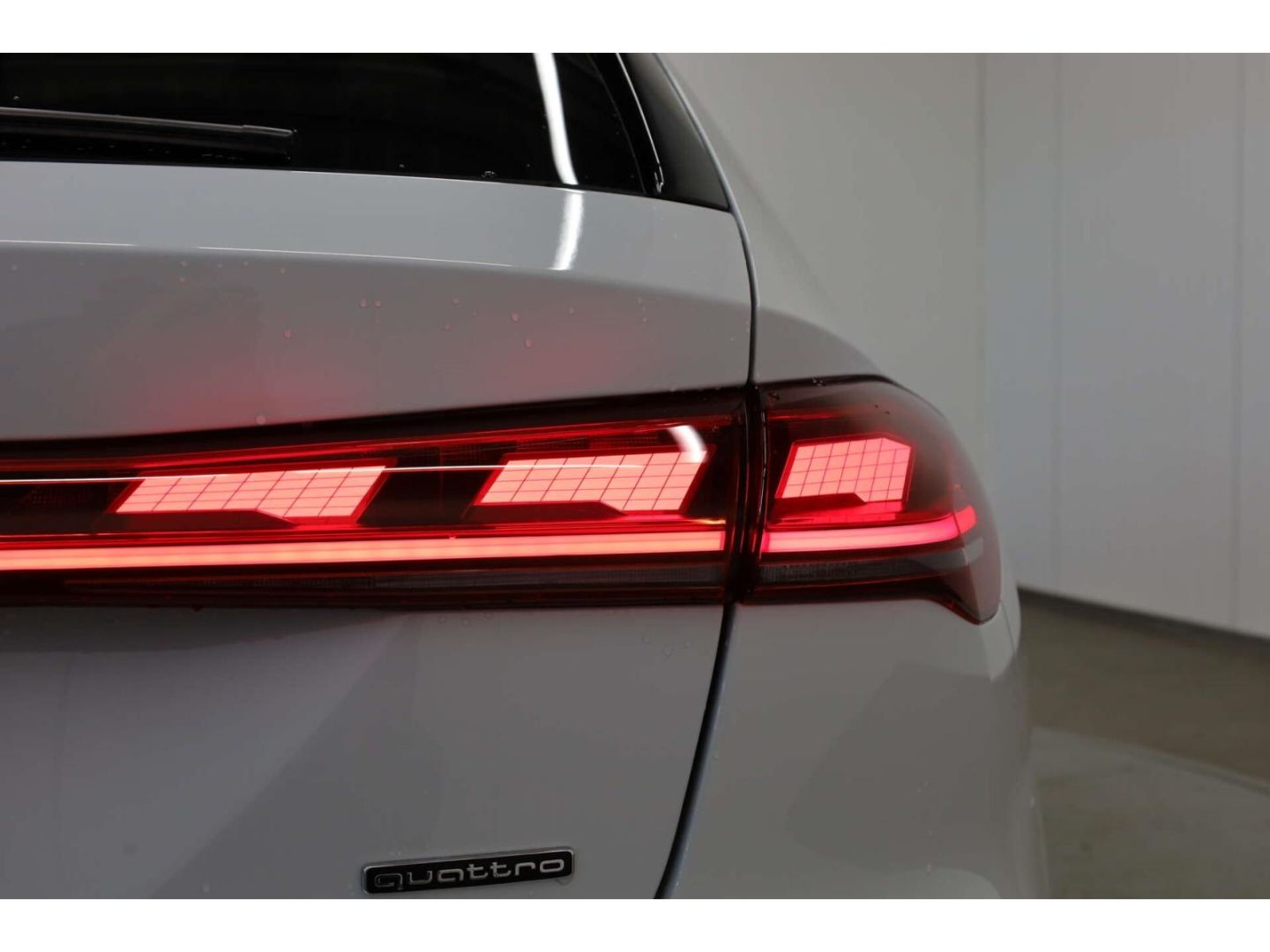 Audi A5 Avant e-hybrid quattro S line edition one B&O