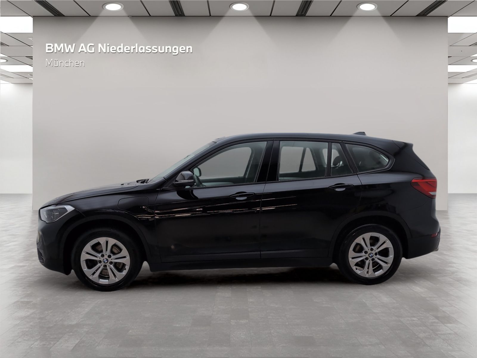 BMW X1 xDrive25e - Samsaru's Car Outlet