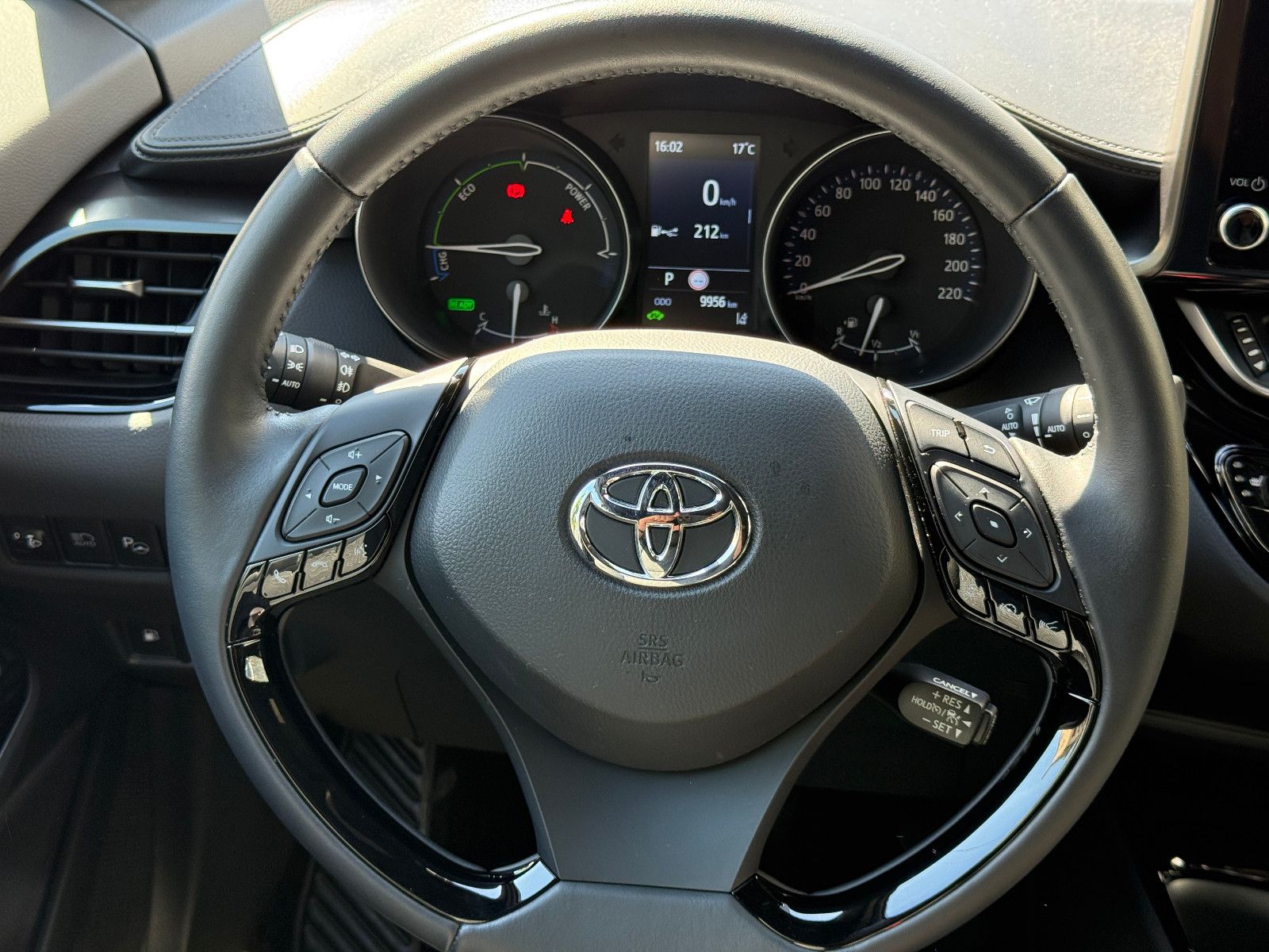 Toyota C-HR Hybrid 2.0 Team - Samsaru's Car Outlet