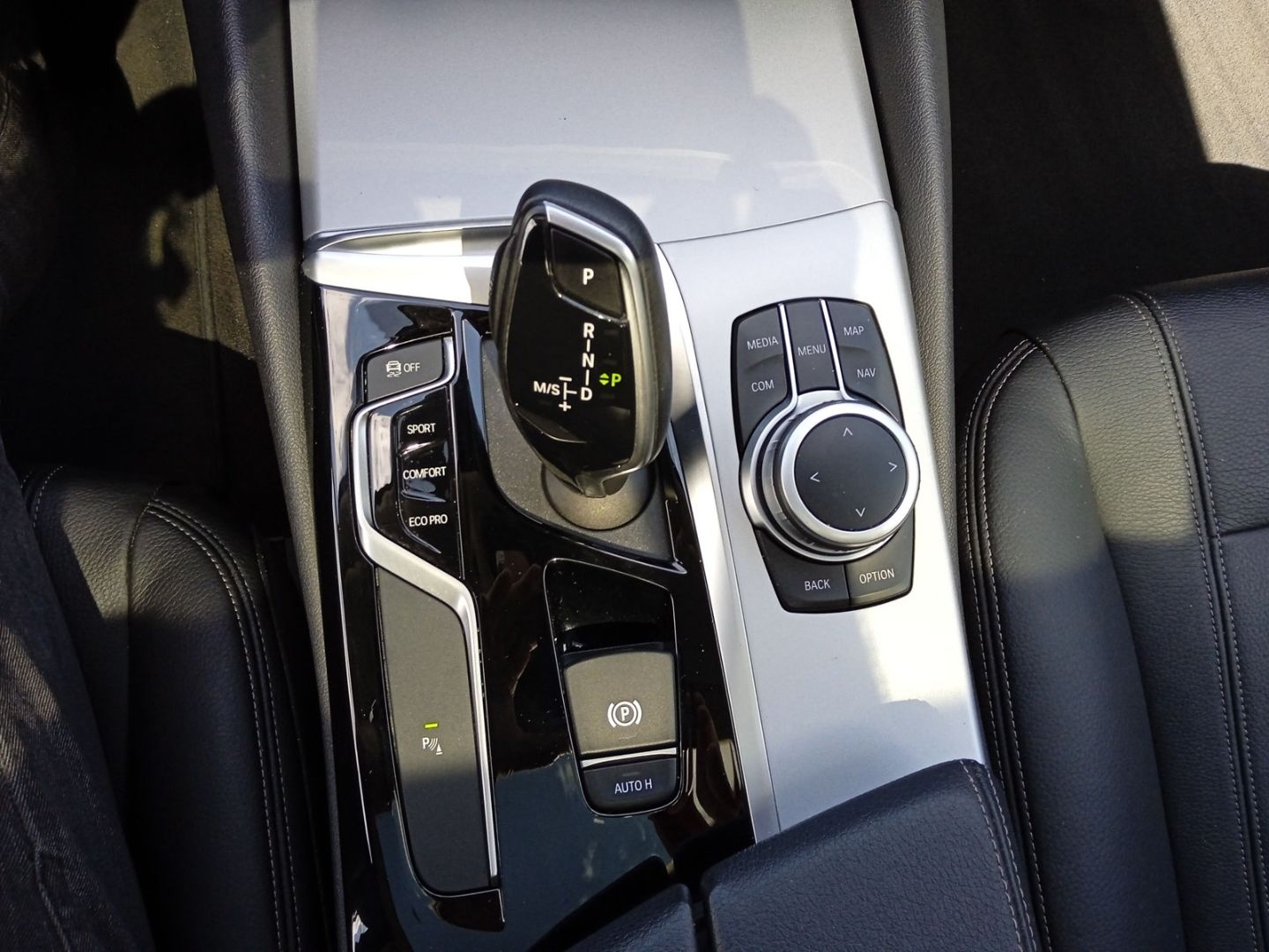 BMW 520 dxDrive Lim.+KEYLESS+KAMERA+HUD+ADPT.LED+GSD