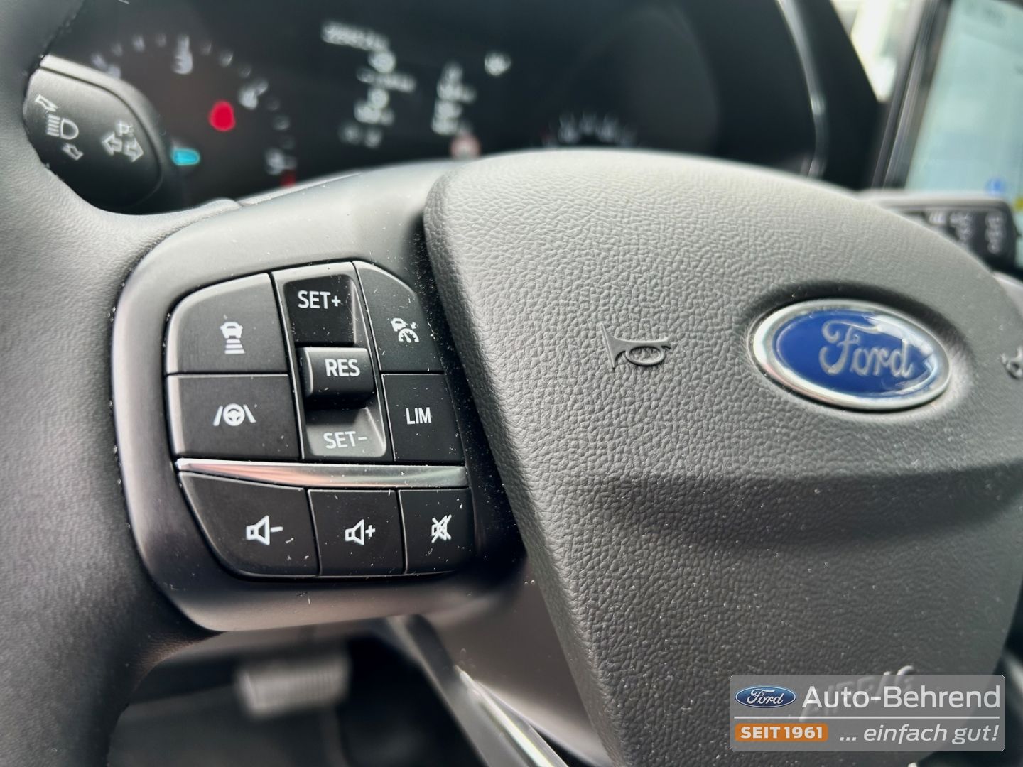 Ford Focus Turnier Active Automatik Ganzjahresreifen