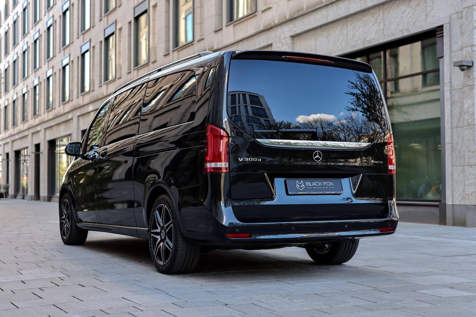 Mercedes-Benz V 300 4MATIC - Samsaru's Car Outlet