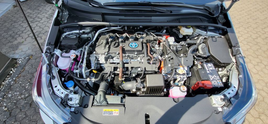 Toyota Corolla 1.8 Hybrid - Samsaru's Car Outlet