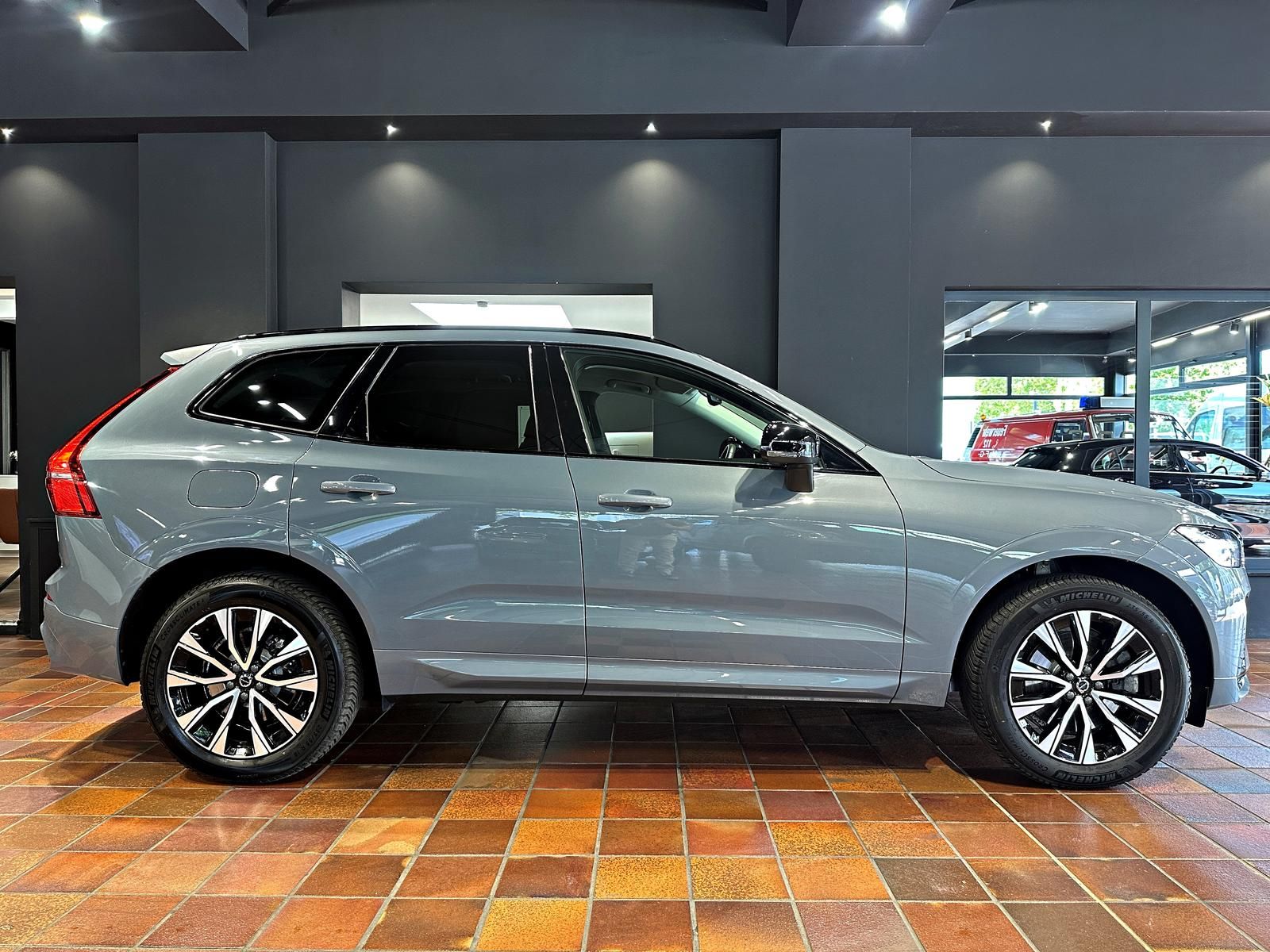 Volvo XC60 B4D AWD PLUS DARK VLED ACC HK 4xSHZ DRIV-AS