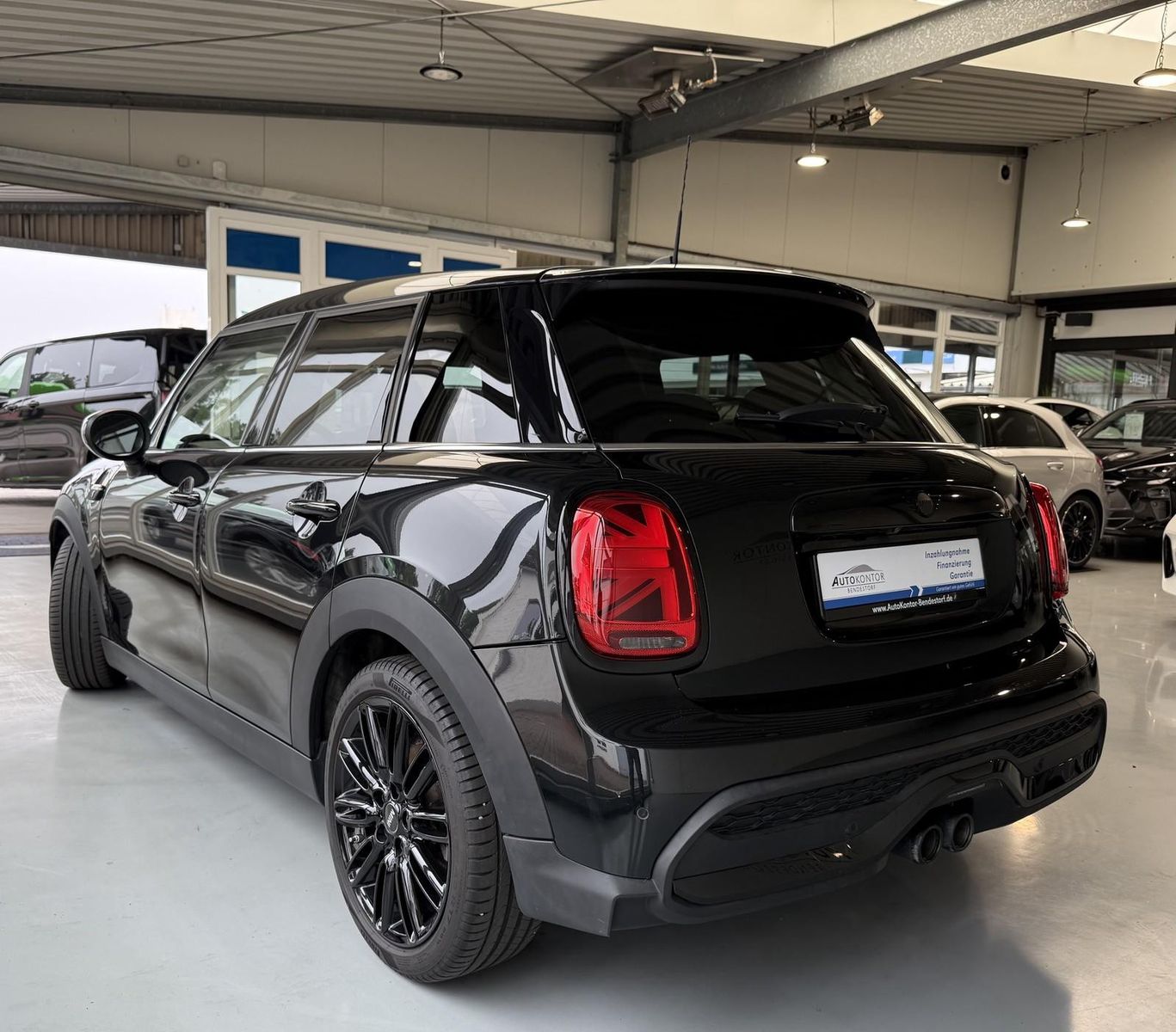 MINI Cooper S - Samsaru's Car Outlet