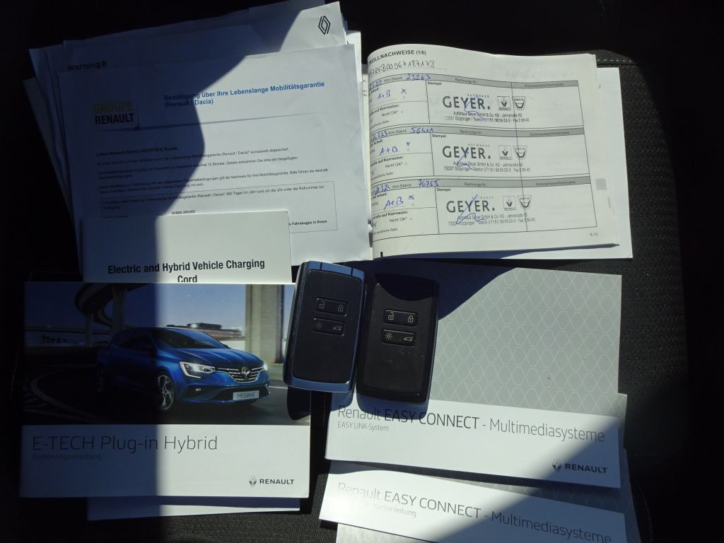 Renault Megane Grandtour E-TECH Plug-in - Samsaru's Car Outlet