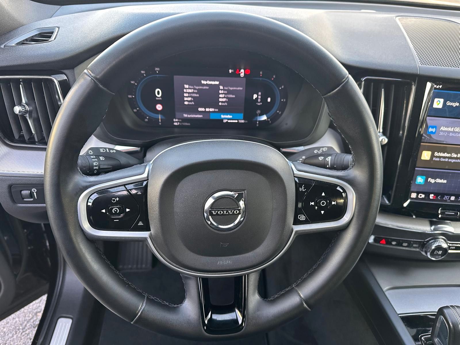 Volvo XC60 B4 AWD R Design AHK,ACC,Standh,Kam