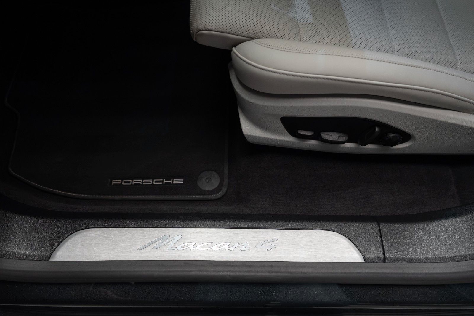 Porsche Macan Electric 4
