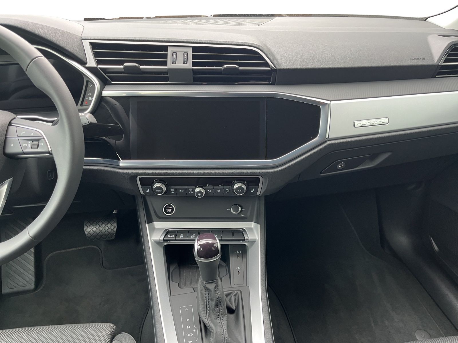 Audi Q3 40 TFSI quattro advanced - Samsaru's Car Outlet