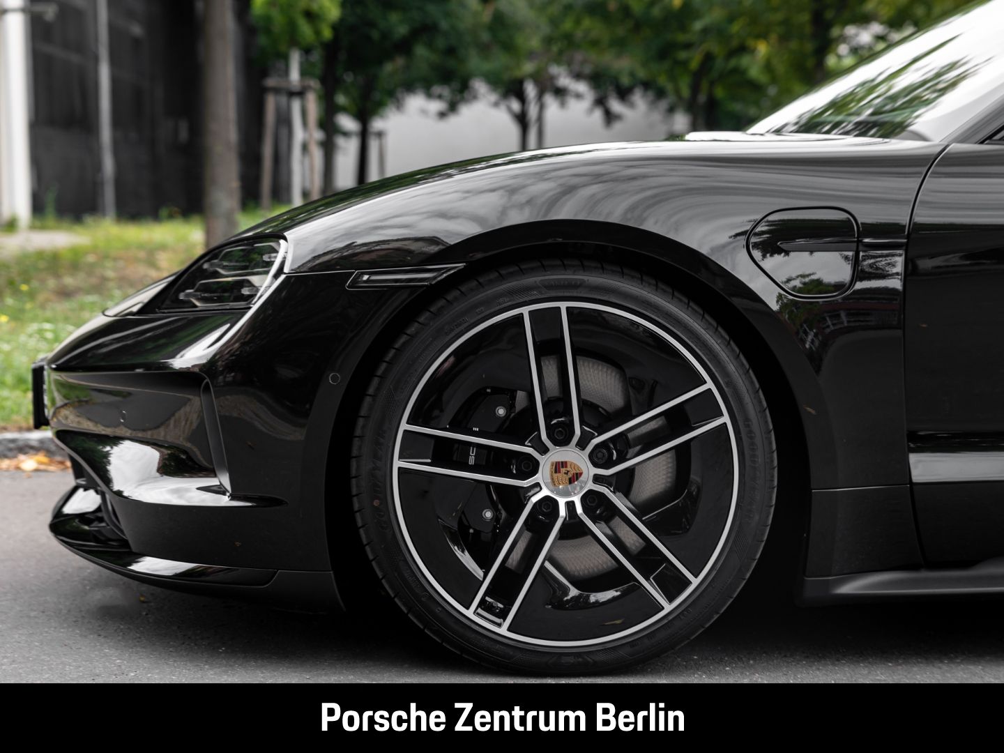 Porsche Taycan GTS Burmester HA-Lenkung Surround-View