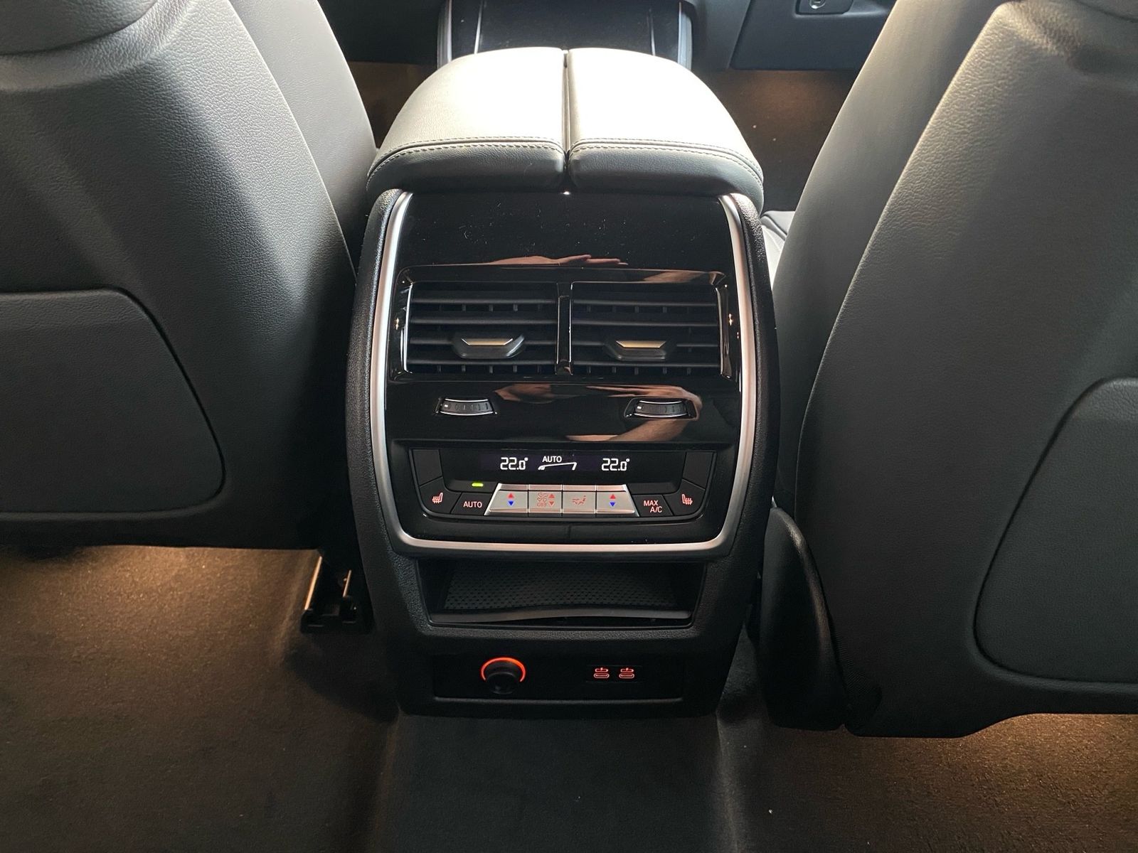 BMW X5 xDrive40d M-Sport B&W KeyLess Pano AHK Air LE