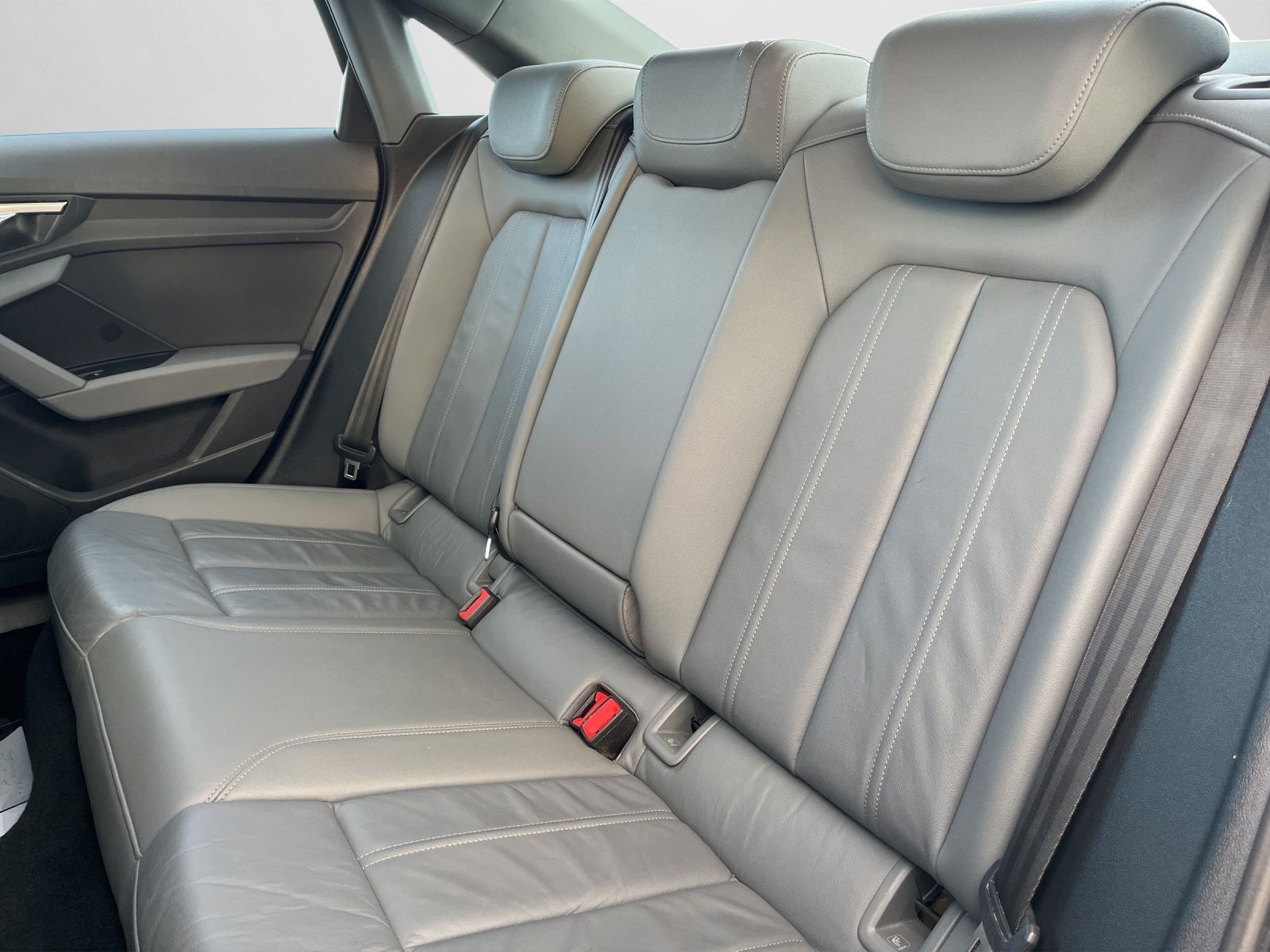 Audi A3 Limousine 35 TFSI S tronic KAM SHZ MMI LM PDC