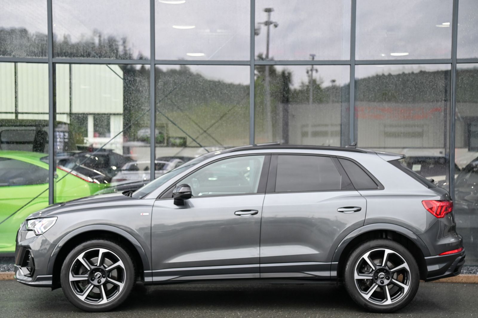 Audi Q3 40 TFSI quattro S line - Samsaru's Car Outlet