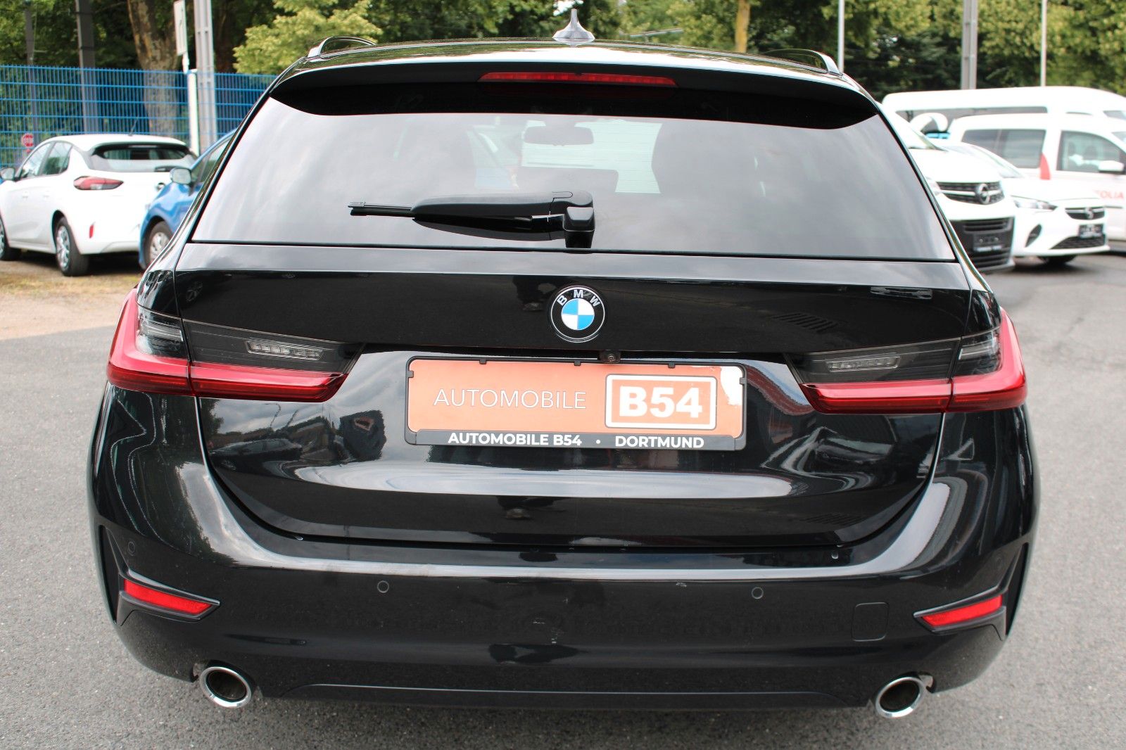 BMW 320 d Sport Line - Samsaru's Car Outlet