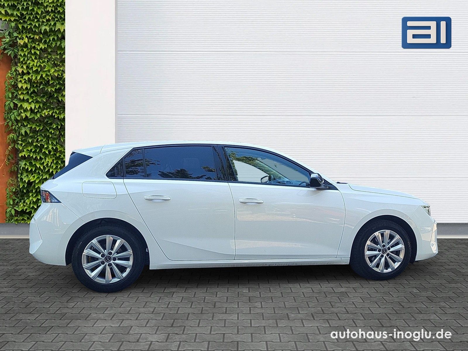 Opel Astra 1.2 Business Edition - Samsaru's Car Outlet