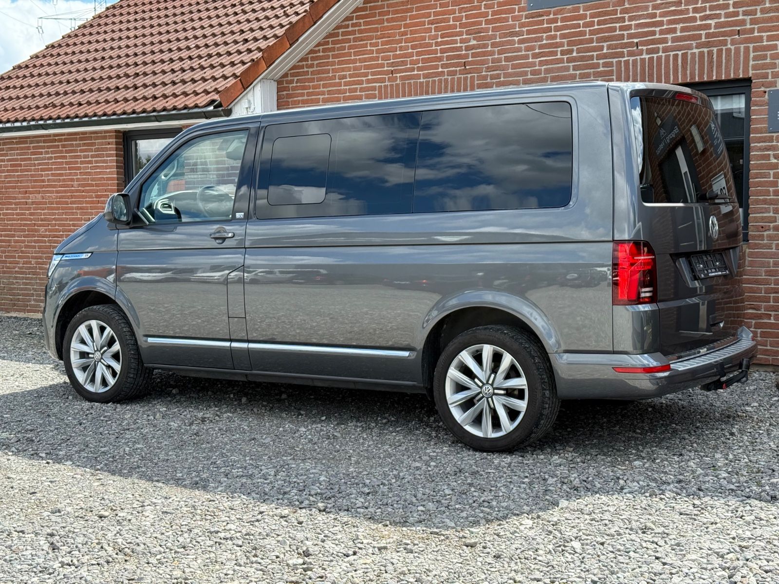 Volkswagen T6.1 Multivan 2.0 TDI DSG Generation Six - Samsaru's Car Outlet