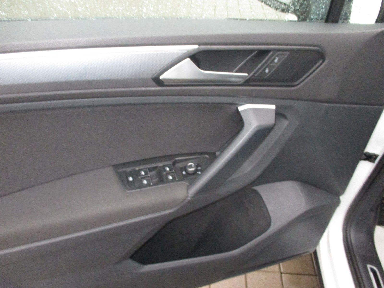 Volkswagen Tiguan 2.0 TDI DSG Active - Samsaru's Car Outlet