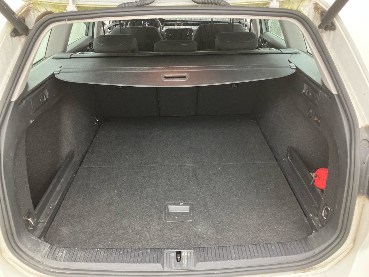 Volkswagen Passat Variant 2.0 TDI Business - Samsaru's Car Outlet