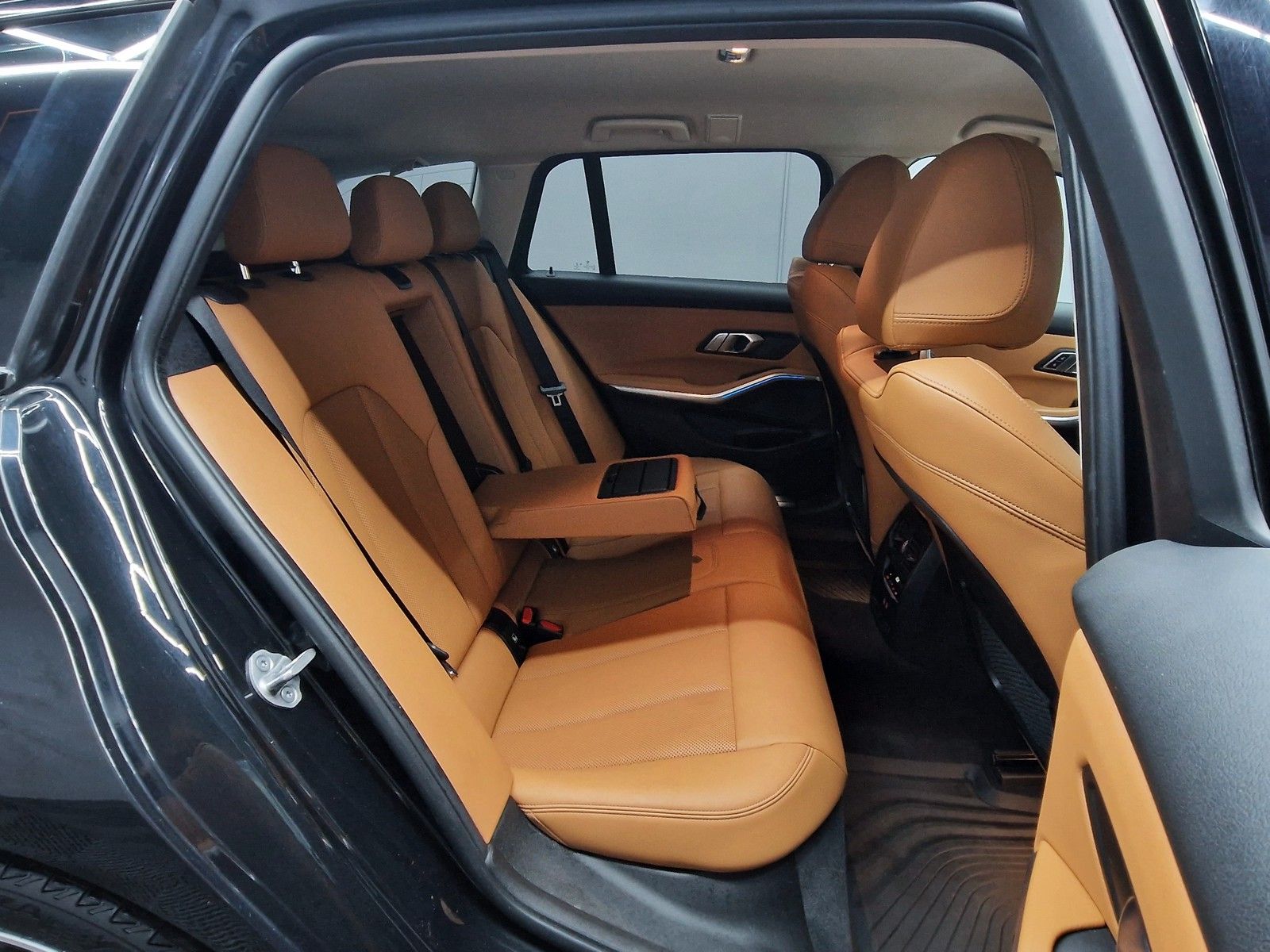 BMW 330 e Sport Line - Samsaru's Car Outlet