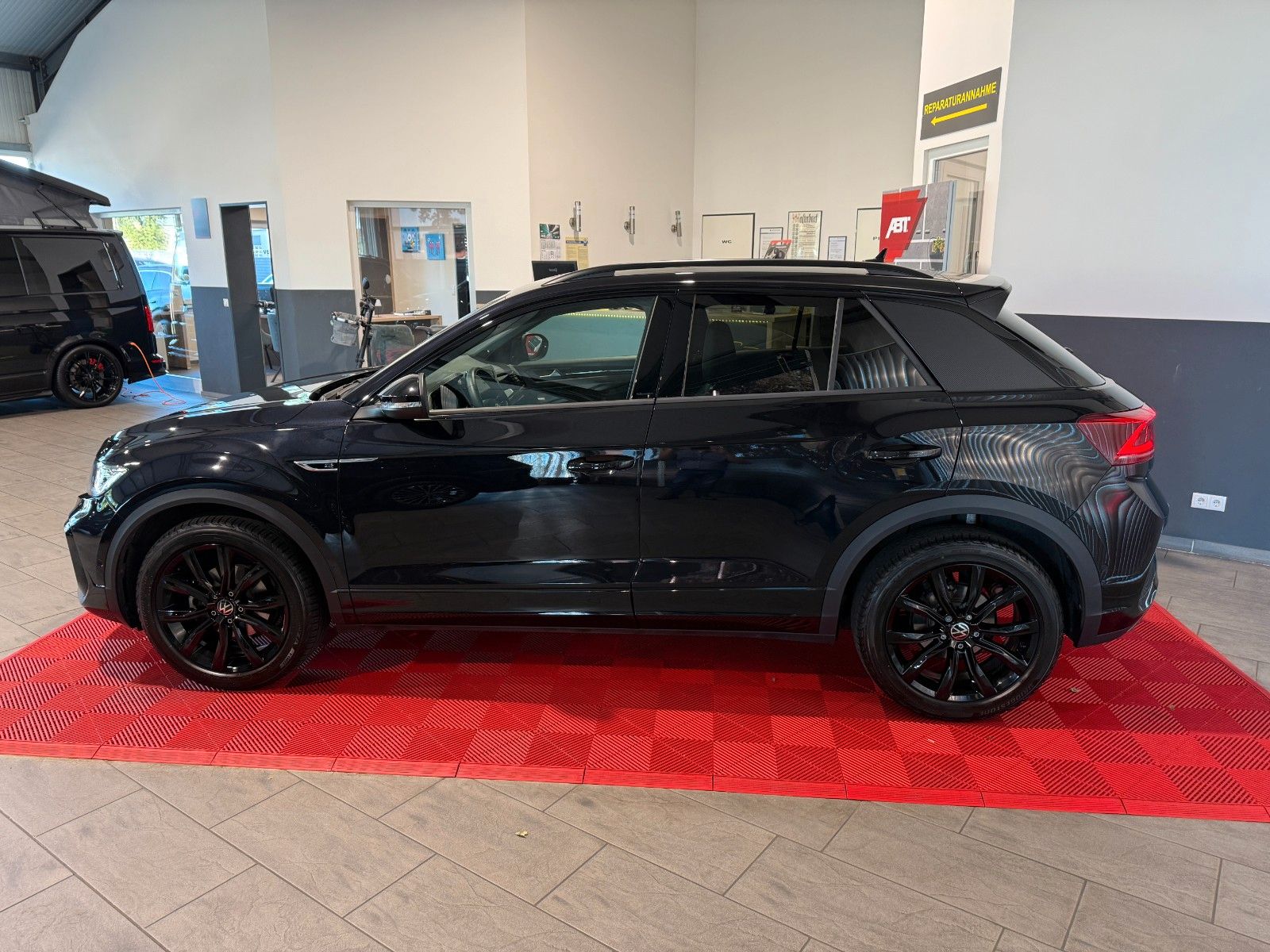 Volkswagen T-Roc R-Line - Samsaru's Car Outlet
