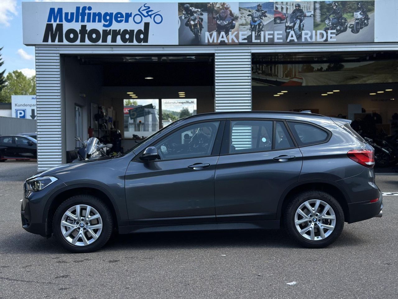 BMW X1 xDrive20i - Samsaru's Car Outlet