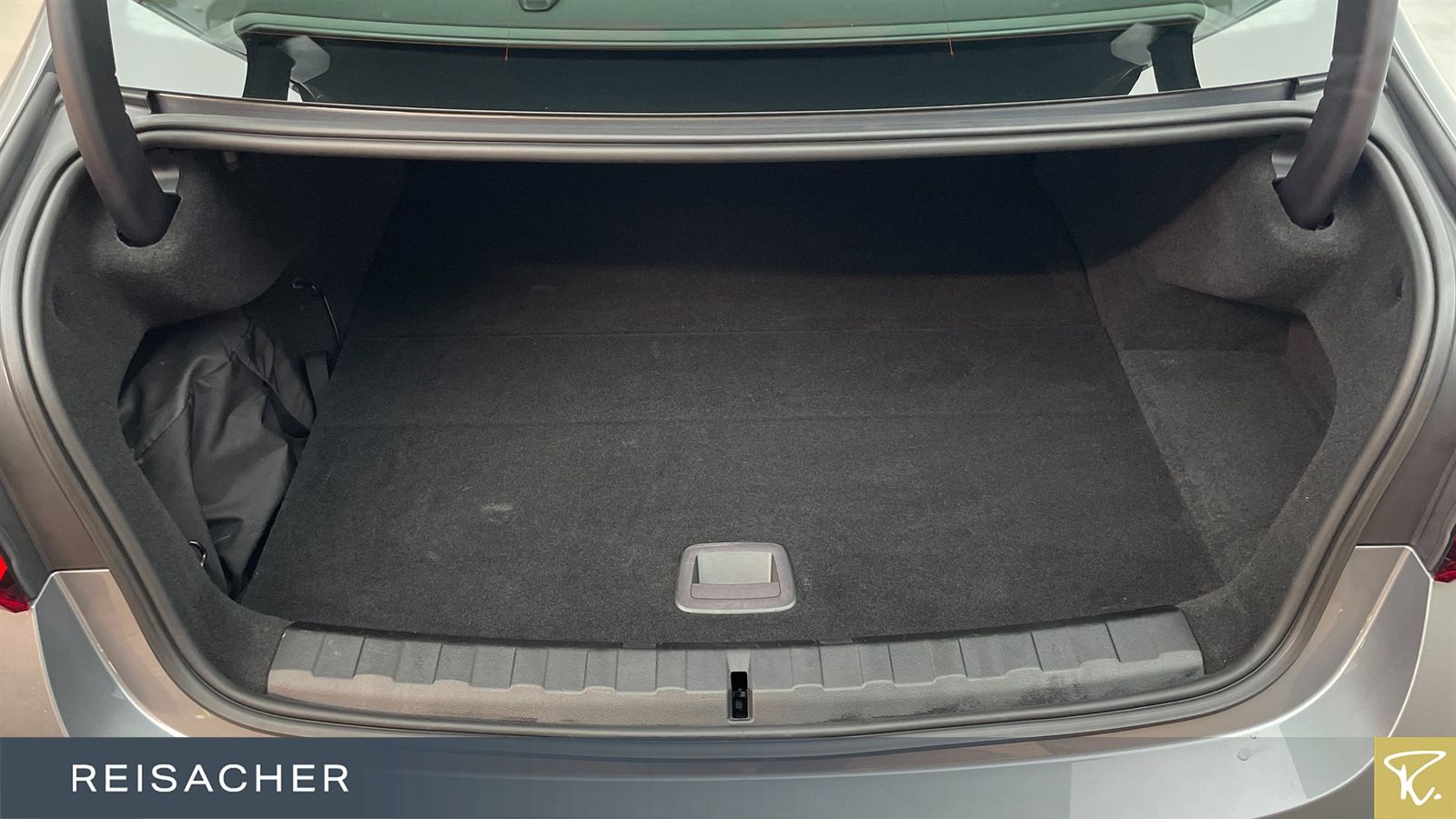BMW 330e A xDrive LCProf - Samsaru's Car Outlet