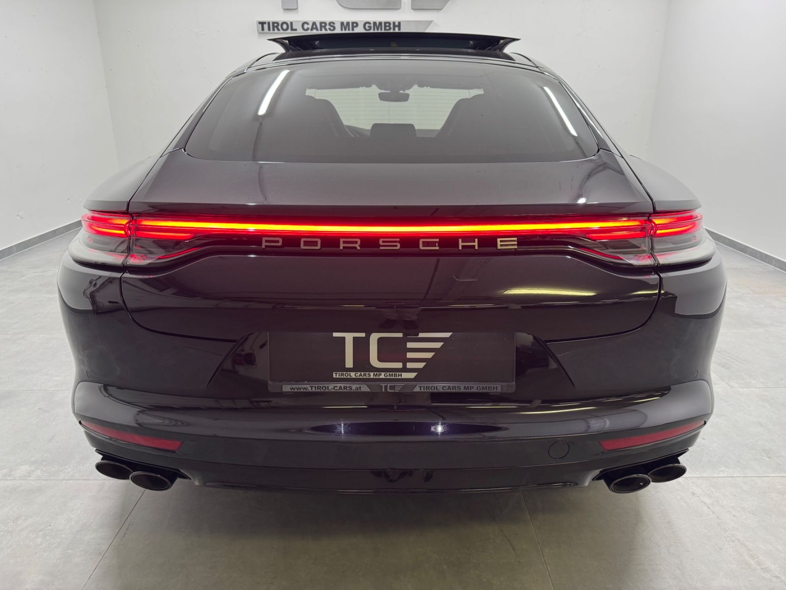 Porsche Panamera 4 E-Hybrid Platinum Edition
