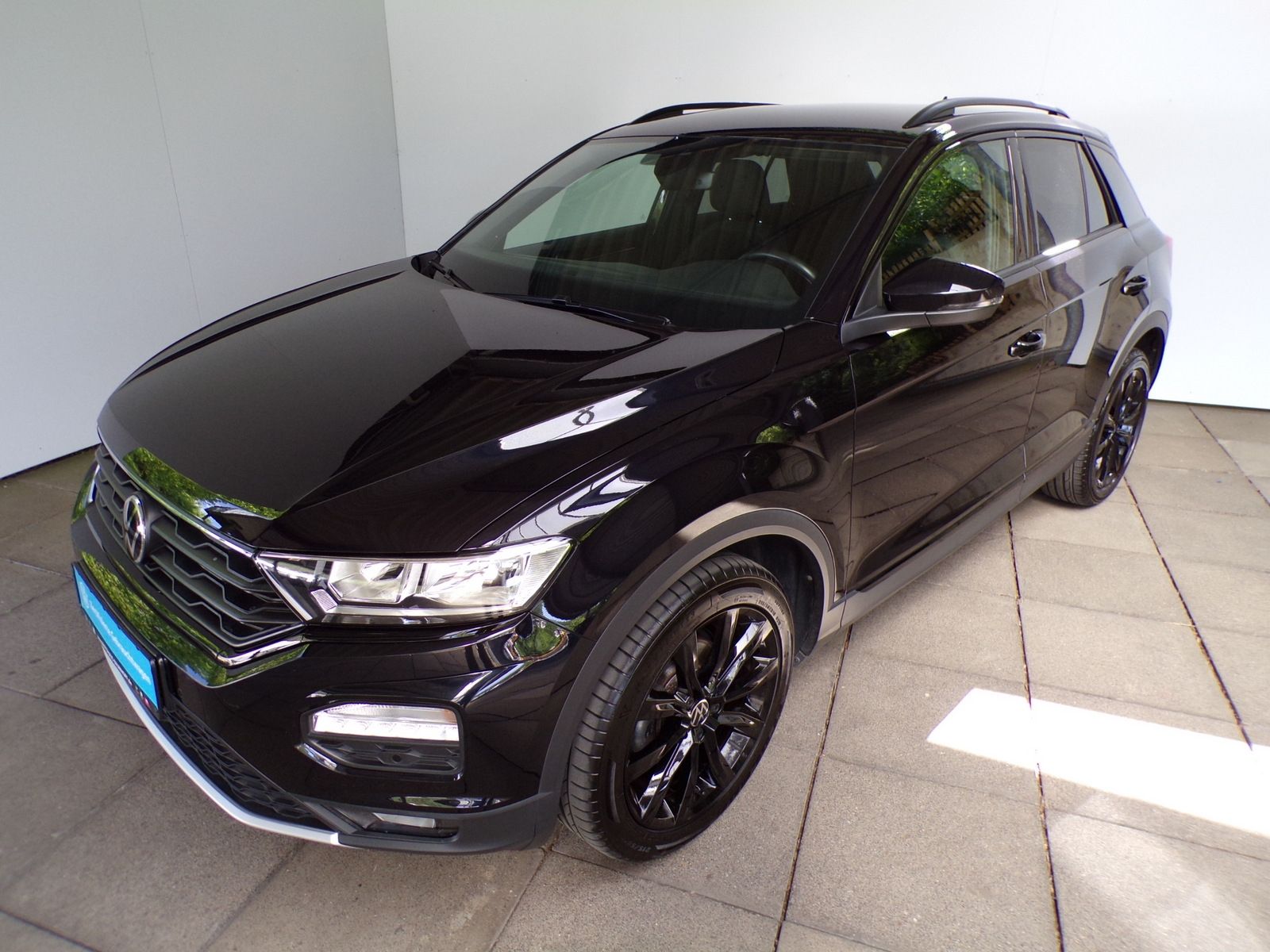 Volkswagen T-ROC 1.5 TSI SPORT - Samsaru's Car Outlet