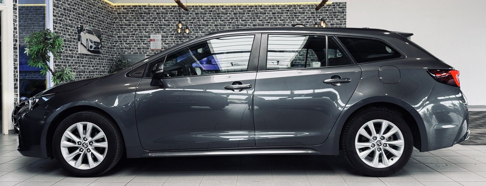 Toyota Corolla Touring Sports Hybrid Business|1.HD|KAME