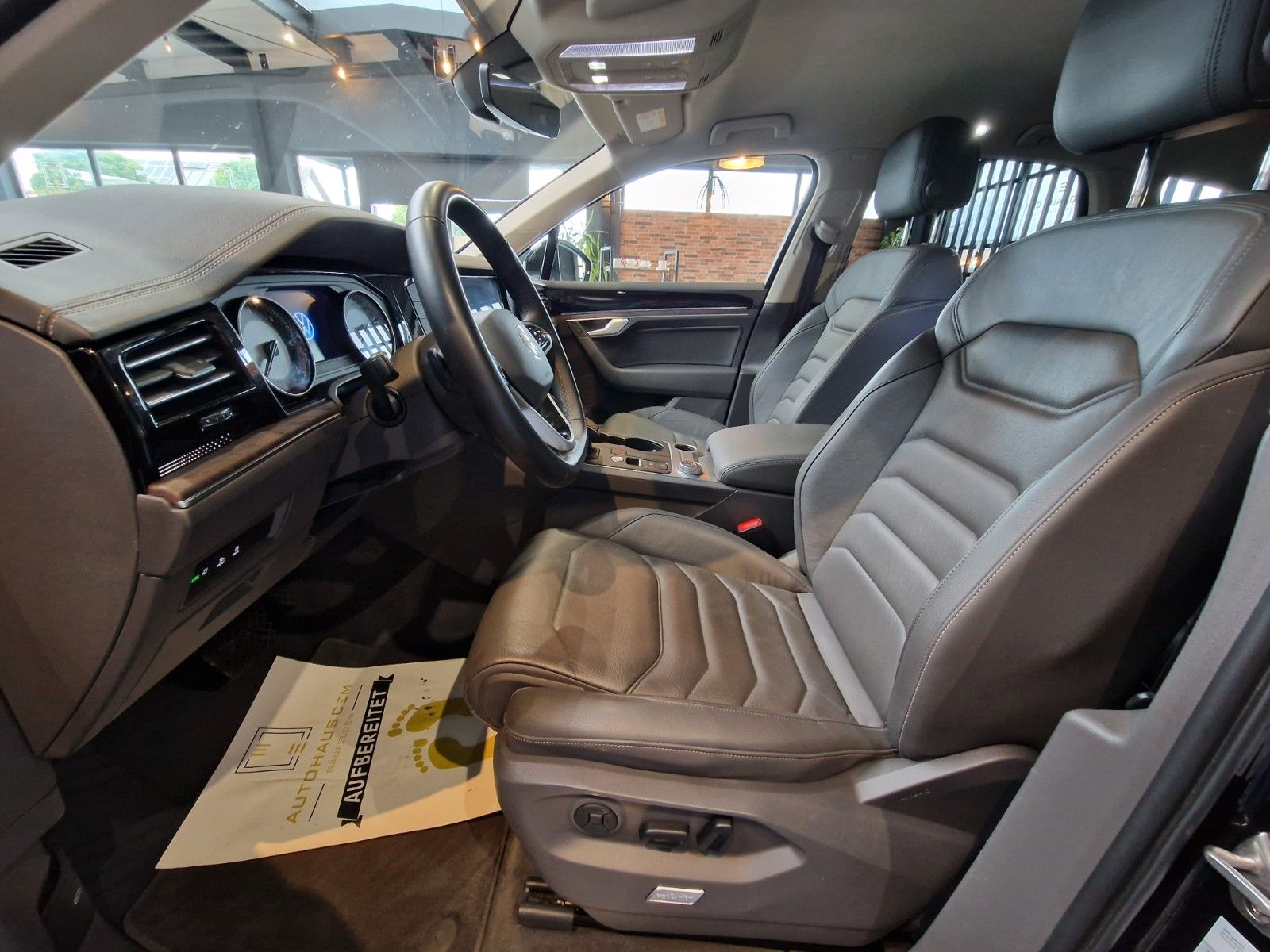 Volkswagen Touareg 3.0TDI Atmosphere 4Motion - Samsaru's Car Outlet