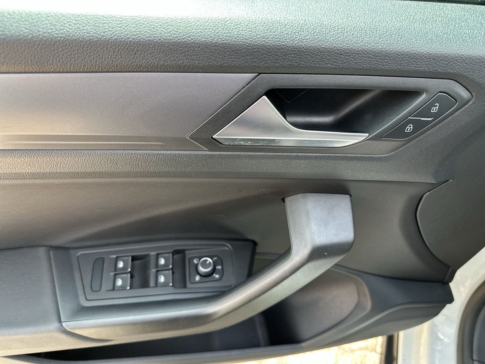 Volkswagen T-Roc R-Line - Samsaru's Car Outlet