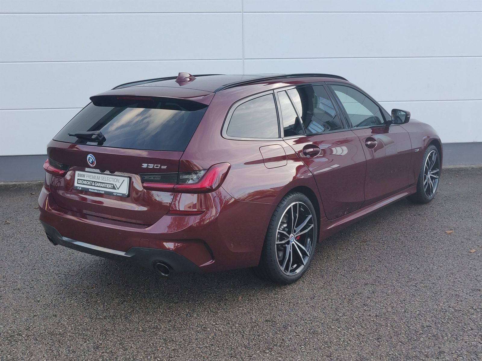 BMW 330e Touring M SPORTPAKET - Samsaru's Car Outlet