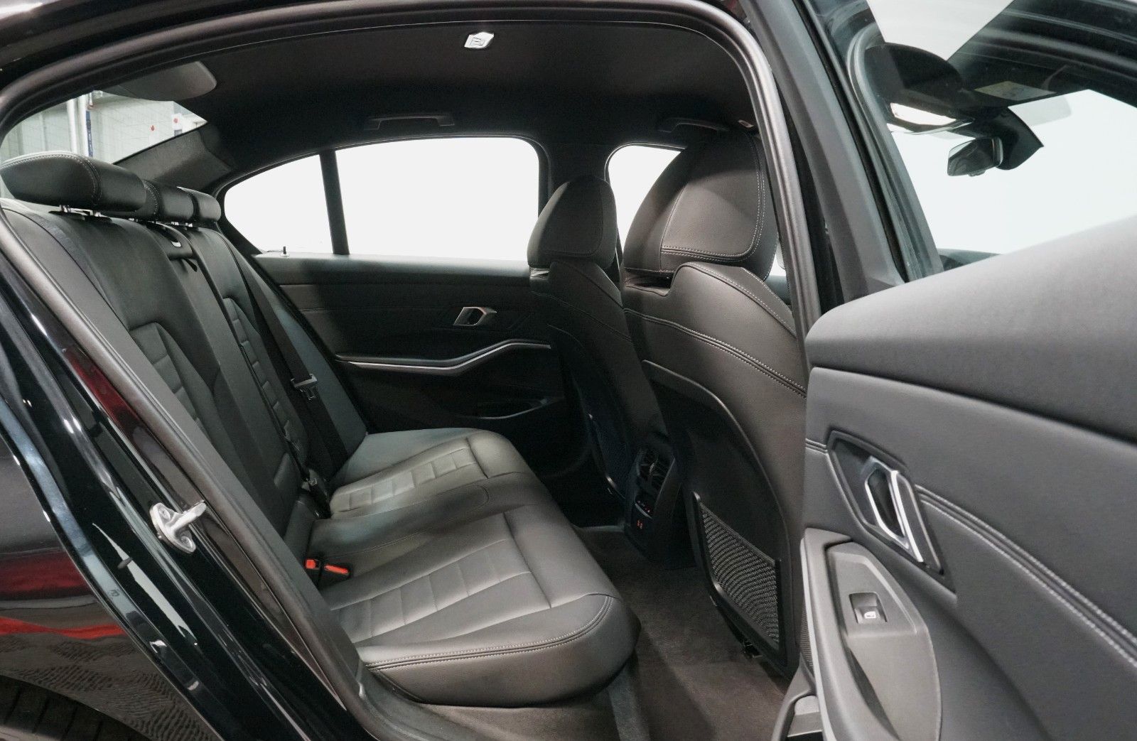 BMW 320 d xDrive - Samsaru's Car Outlet