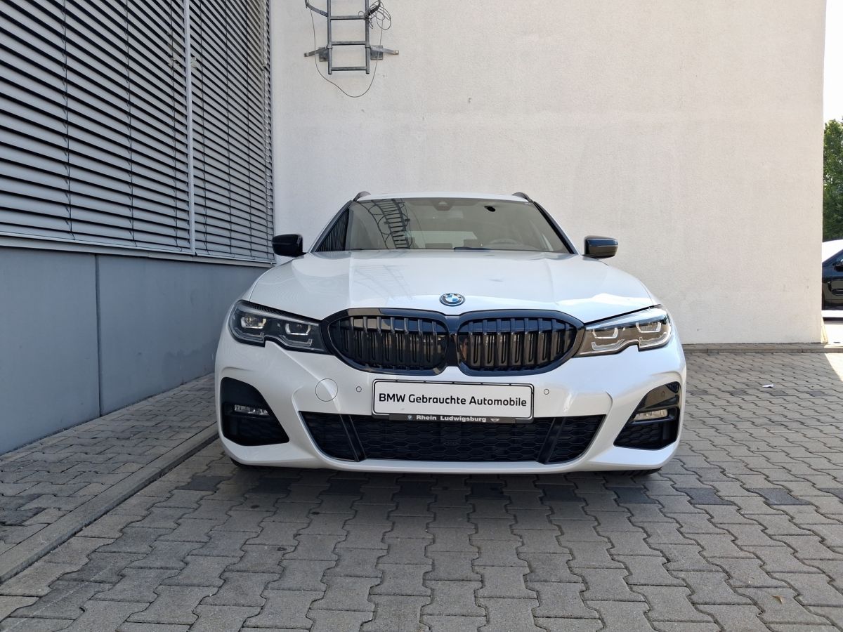 BMW 330e Touring M Sport - Samsaru's Car Outlet