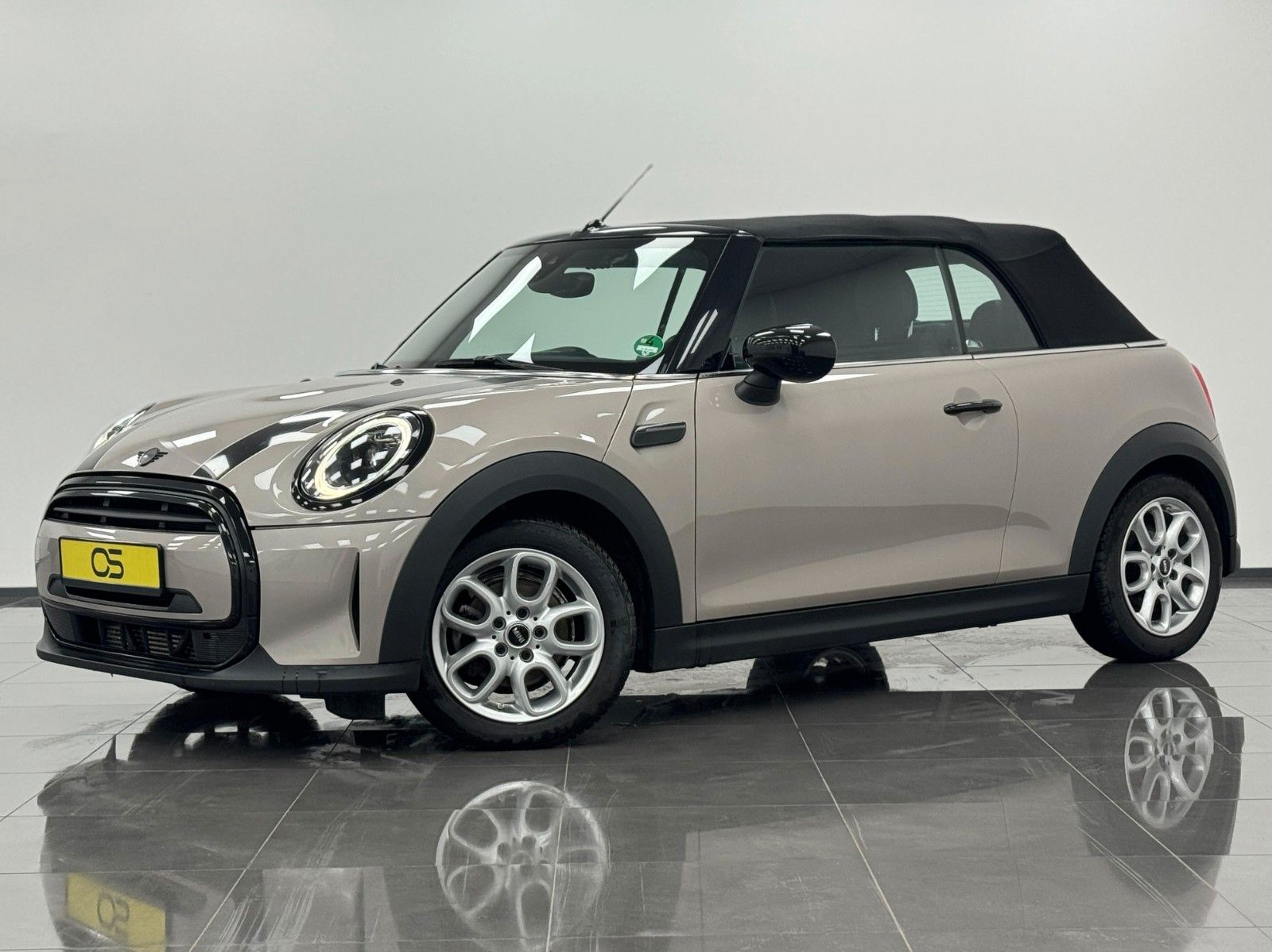 MINI Cabrio Cooper - Samsaru's Car Outlet