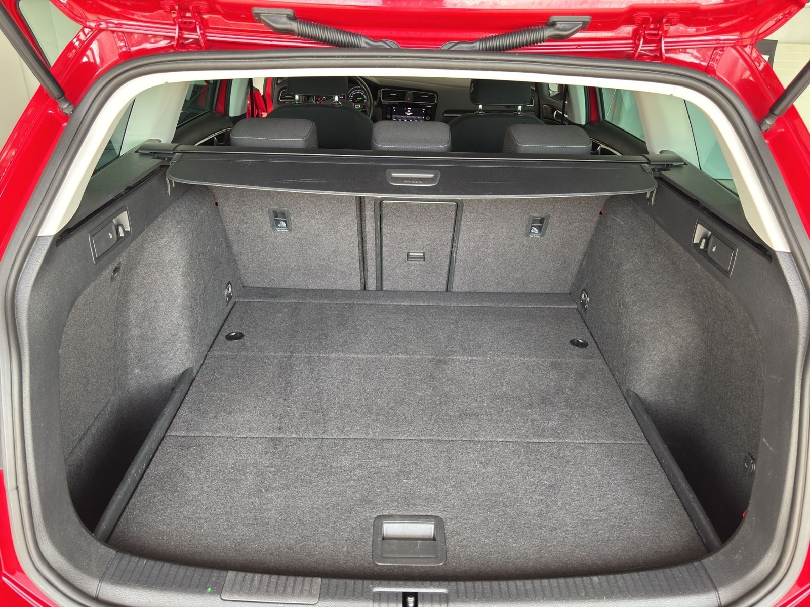 Volkswagen Golf VII Variant 2.0 TDI Highline - Samsaru's Car Outlet