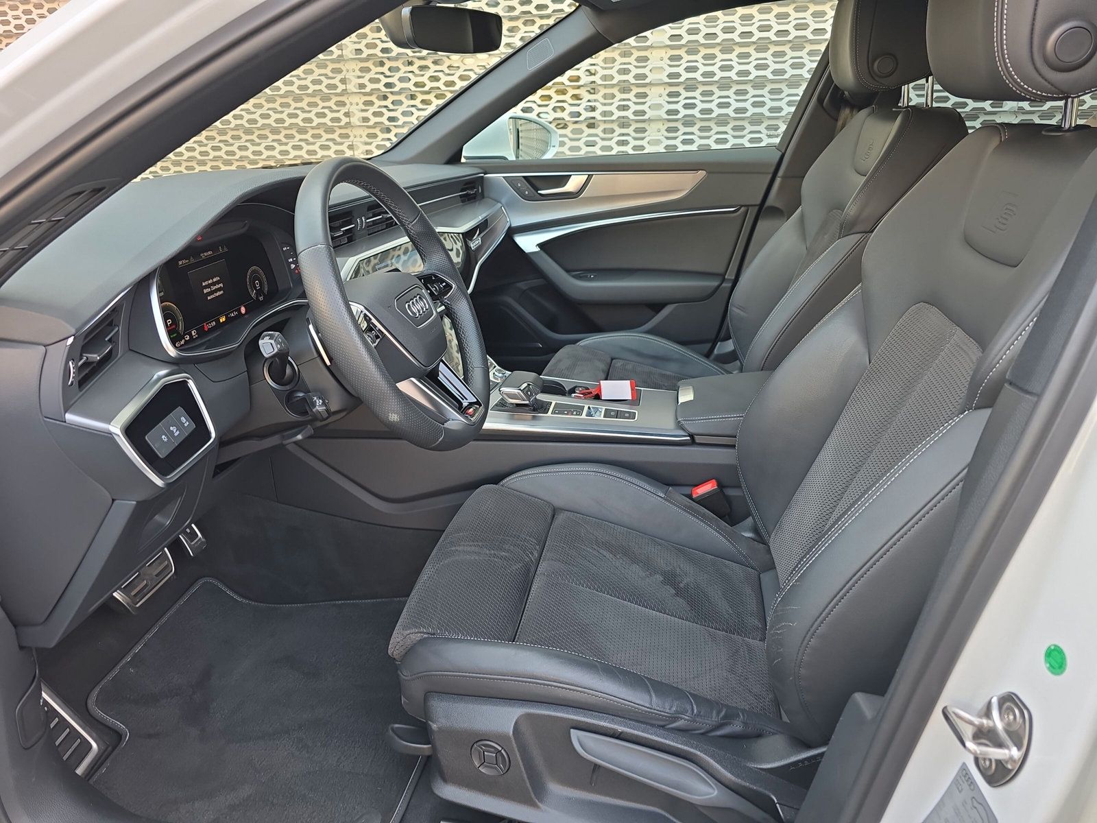 Audi A6 Limousine 50 TFSI e qu S line - Samsaru's Car Outlet