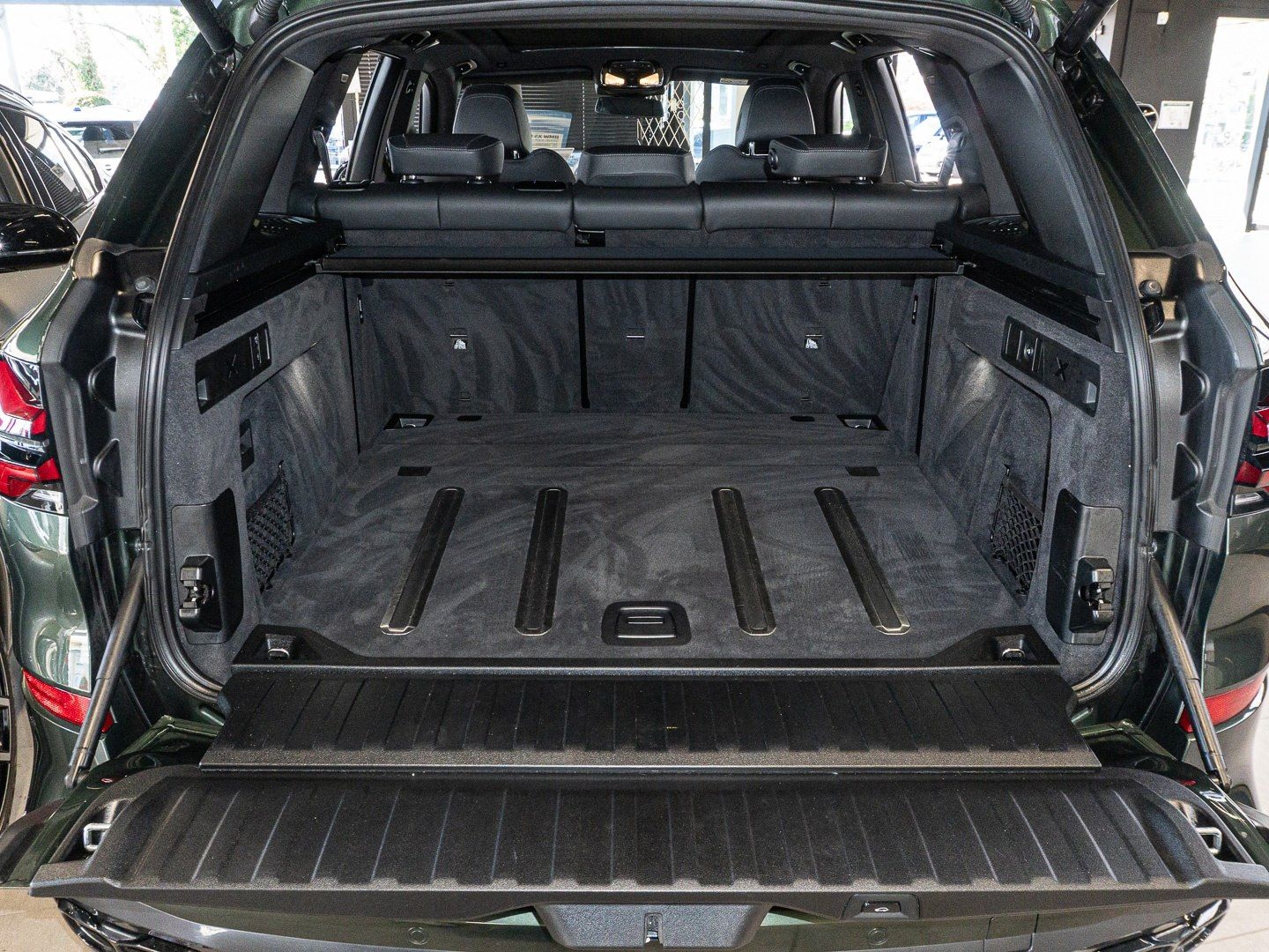 BMW X5 M60i xDrive INDIVIDUAL AHK PANO Sthzg Harman/