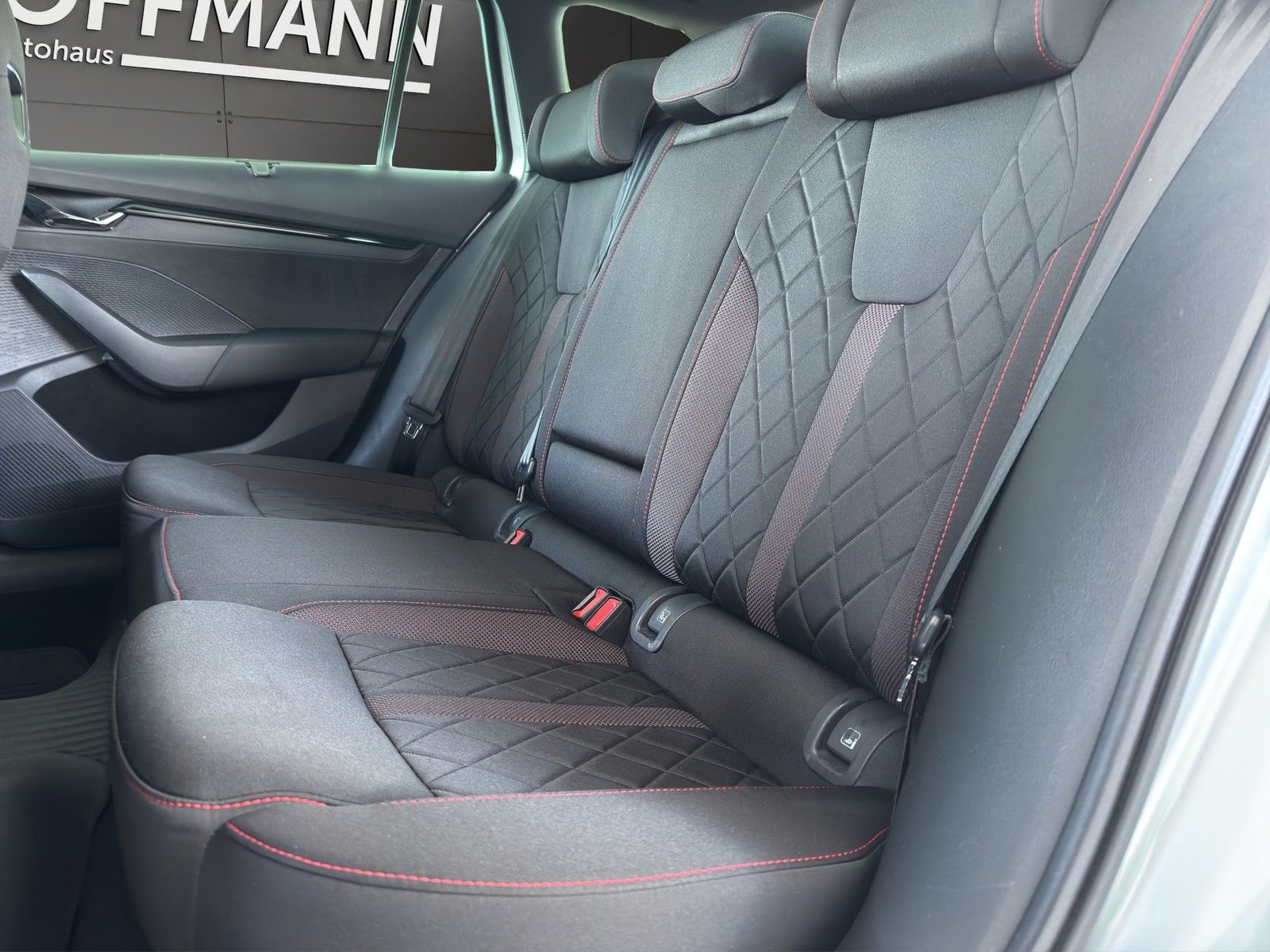 Skoda Octavia Combi 2.0 TDI RS - Samsaru's Car Outlet