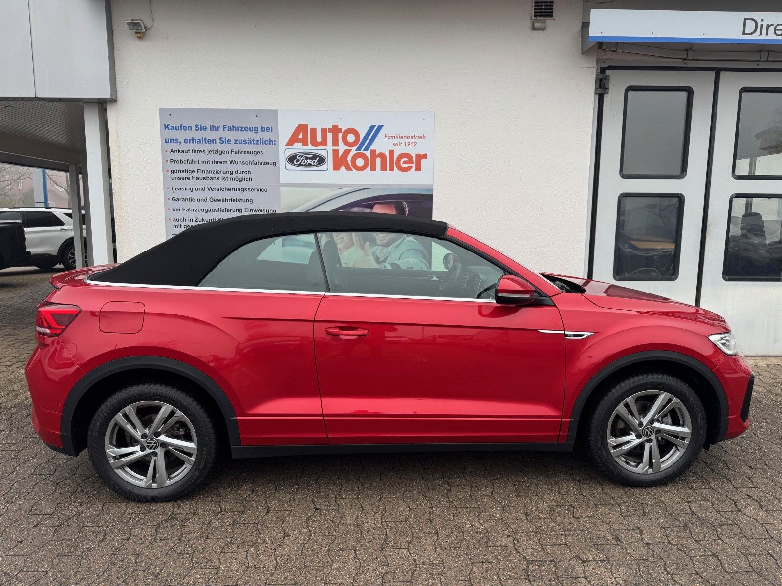 Volkswagen T-Roc R-Line - Samsaru's Car Outlet
