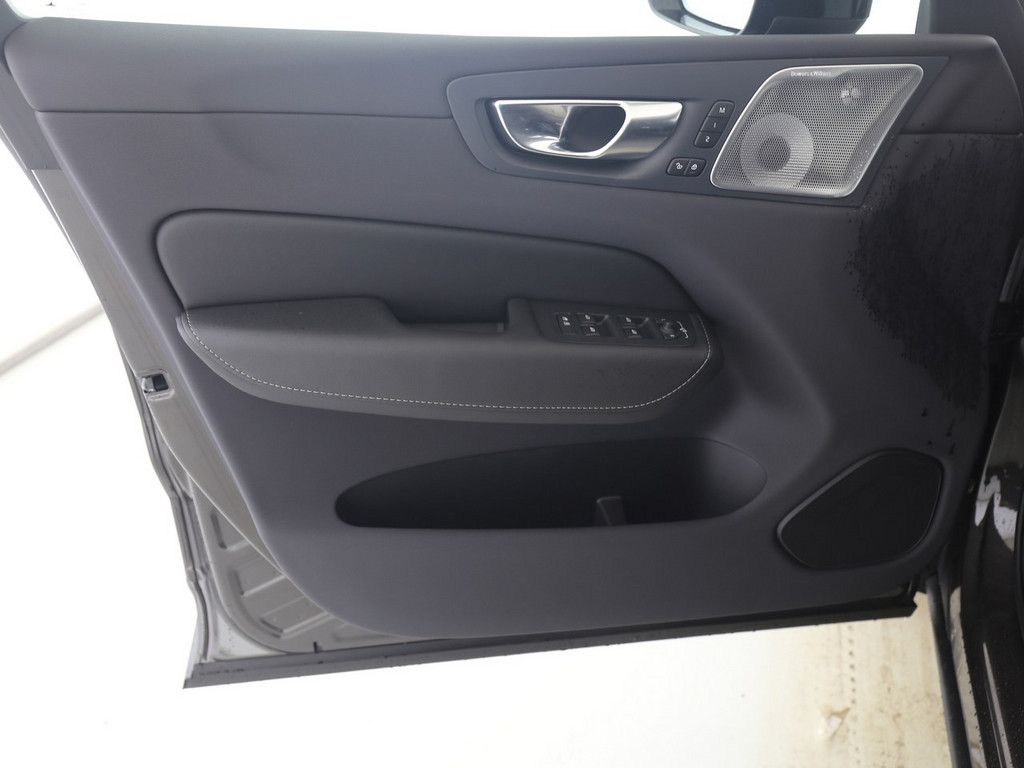 Volvo XC60 T8 AWD Ultra Dark HUD AHK STANDHZ 360° PANO