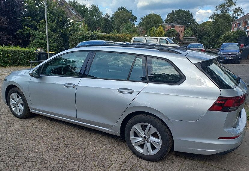 Volkswagen Golf VIII 2.0 TDi Life - Samsaru's Car Outlet